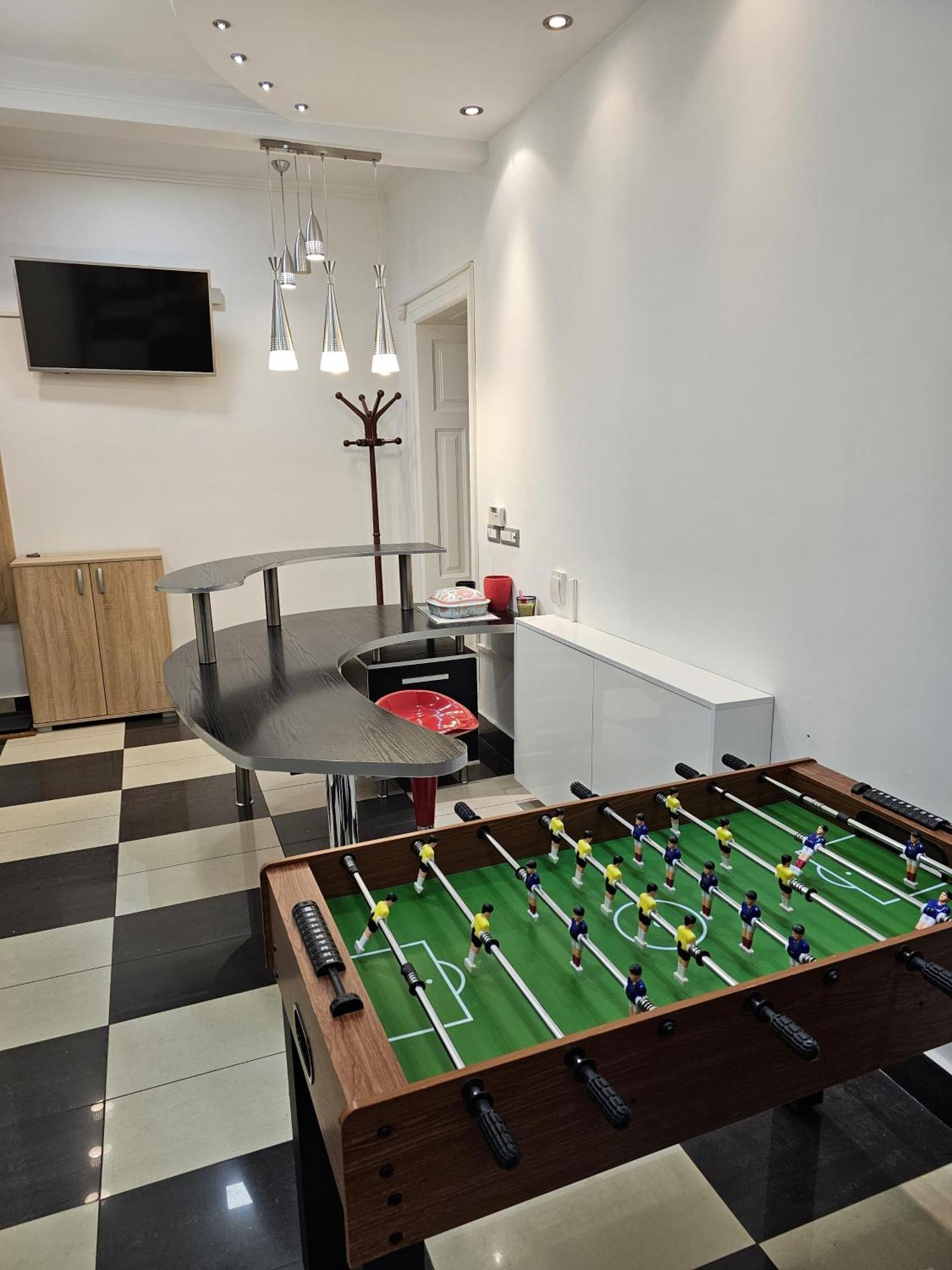 Life & Work In Centre With Free Parking! *
